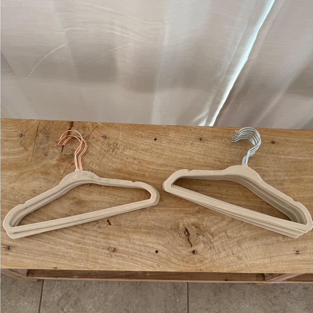 Velvet Slim Non-Slip Baby Clothes Hangers Set Rose Gold & Silver Hooks - Picture 1 of 4